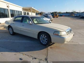  Salvage Lincoln Towncar