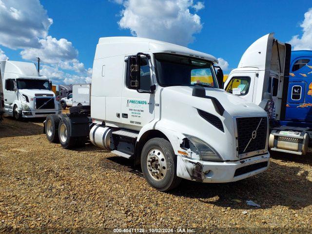  Salvage Volvo Vnr