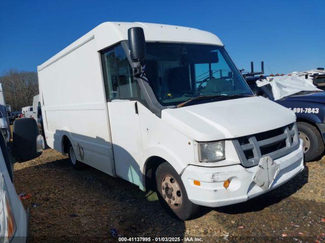  Salvage Isuzu Commercial Van