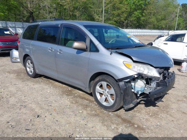  Salvage Toyota Sienna