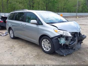  Salvage Toyota Sienna