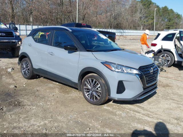  Salvage Nissan Kicks