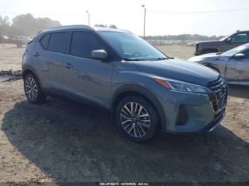  Salvage Nissan Kicks
