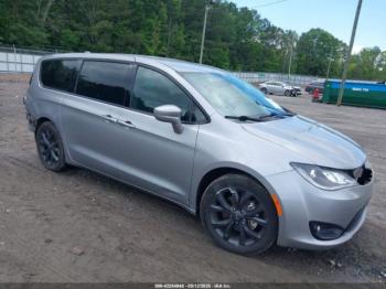  Salvage Chrysler Pacifica