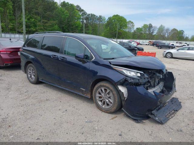  Salvage Toyota Sienna