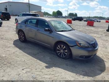  Salvage Chrysler 200