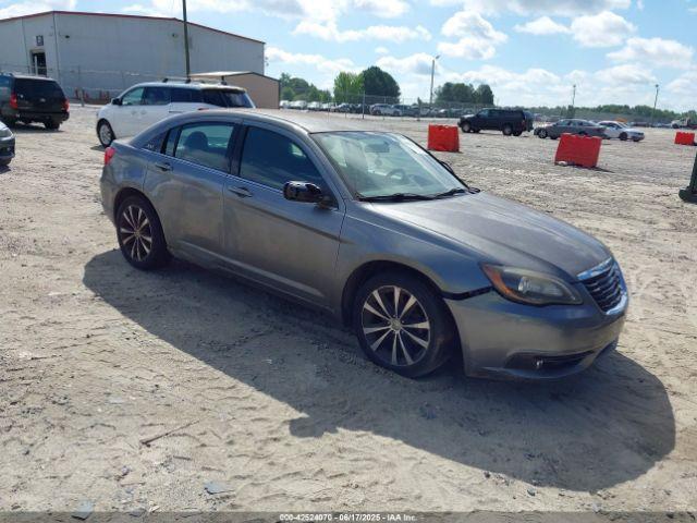  Salvage Chrysler 200