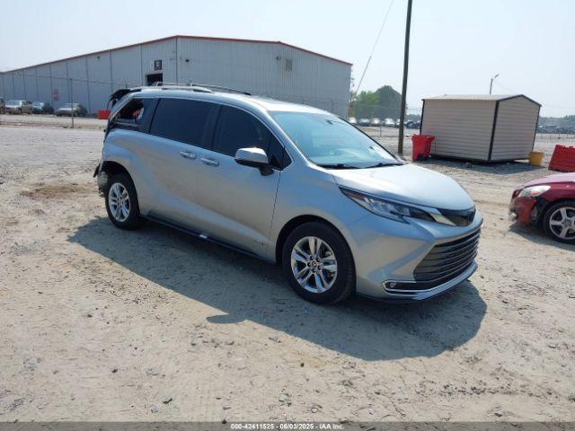  Salvage Toyota Sienna