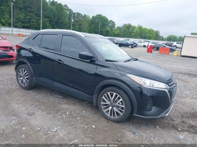  Salvage Nissan Kicks