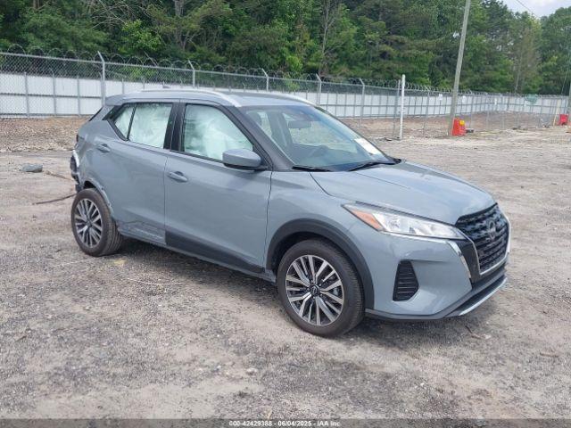  Salvage Nissan Kicks