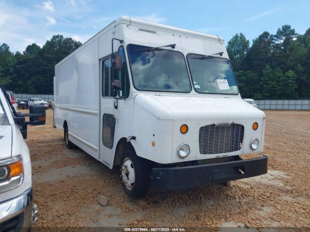  Salvage Freightliner Chassis