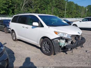  Salvage Toyota Sienna