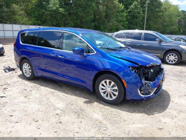  Salvage Chrysler Pacifica