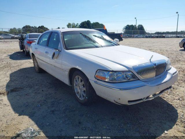  Salvage Lincoln Towncar