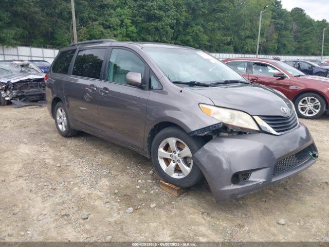  Salvage Toyota Sienna