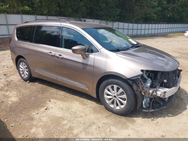  Salvage Chrysler Pacifica