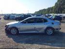 Toyota Camry Le Image 13