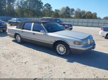  Salvage Lincoln Towncar