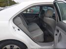 Toyota Camry Le Image 5