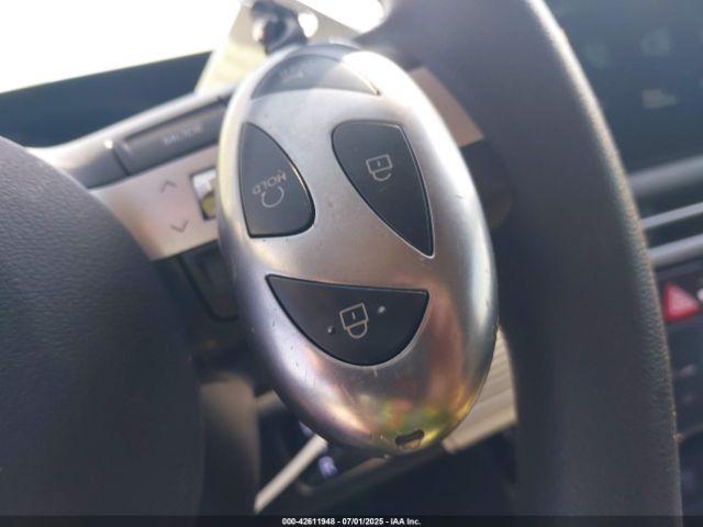 Hyundai TUCSON Blue Image 14