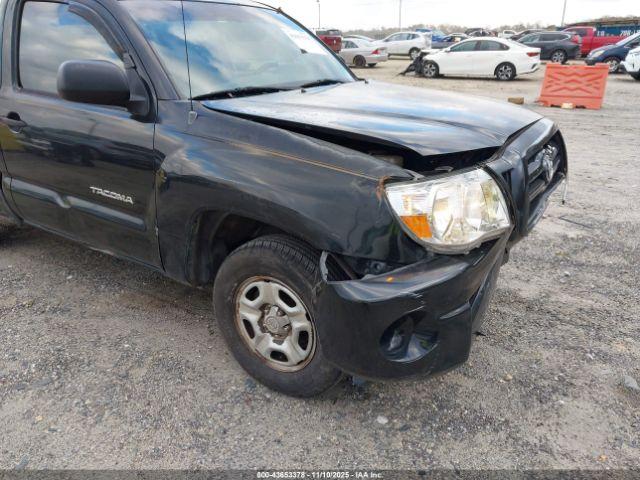 Toyota Tacoma Image 2