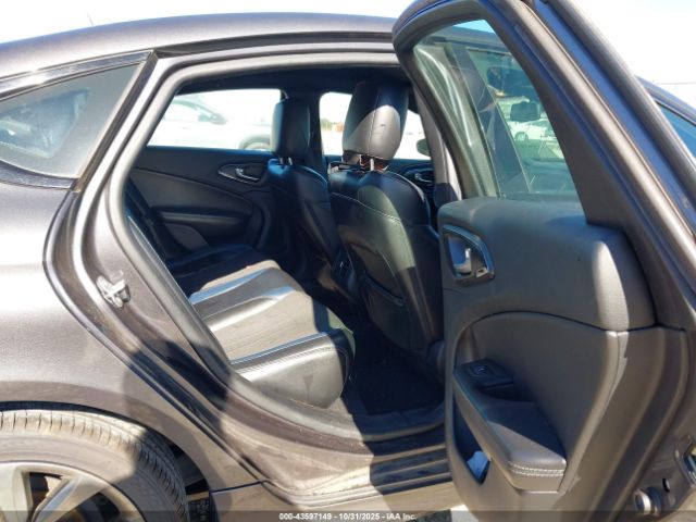 Chrysler 200 S Image 12