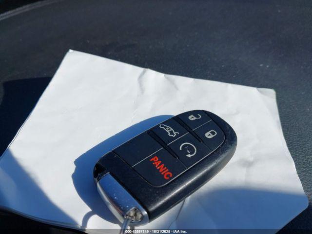 Chrysler 200 S Image 3