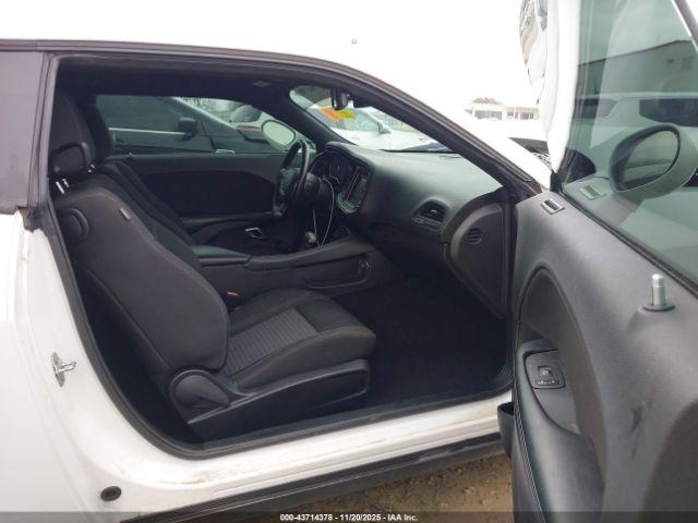 Dodge Challenger Sxt Image 5