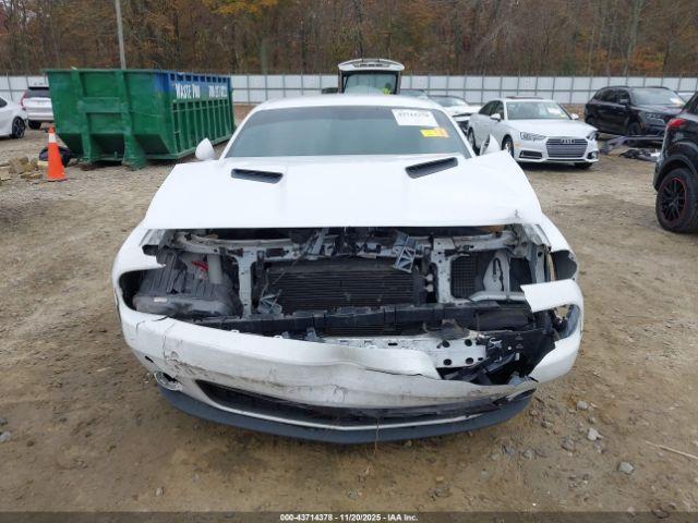 Dodge Challenger Sxt Image 2