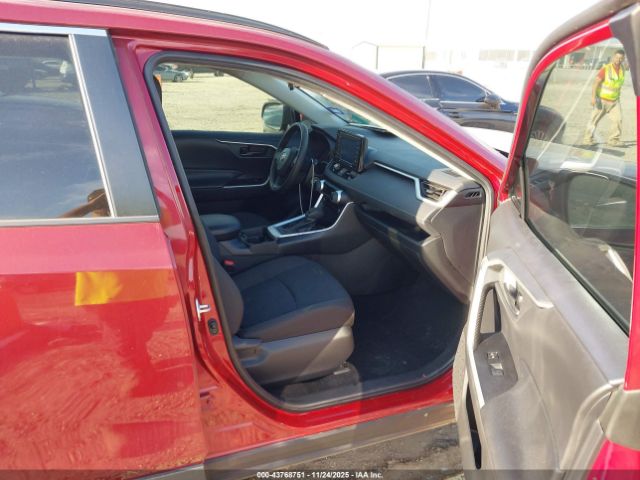 Toyota RAV4 Le Image 14