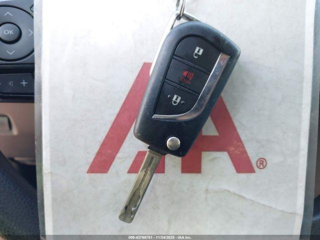 Toyota RAV4 Le Image 9