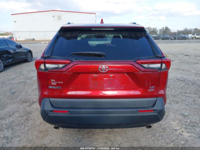 Toyota RAV4 Le Image 2