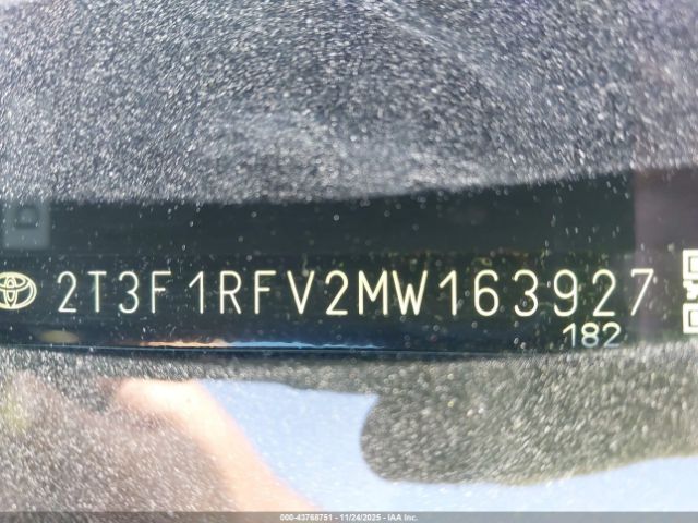 Toyota RAV4 Le Image 4