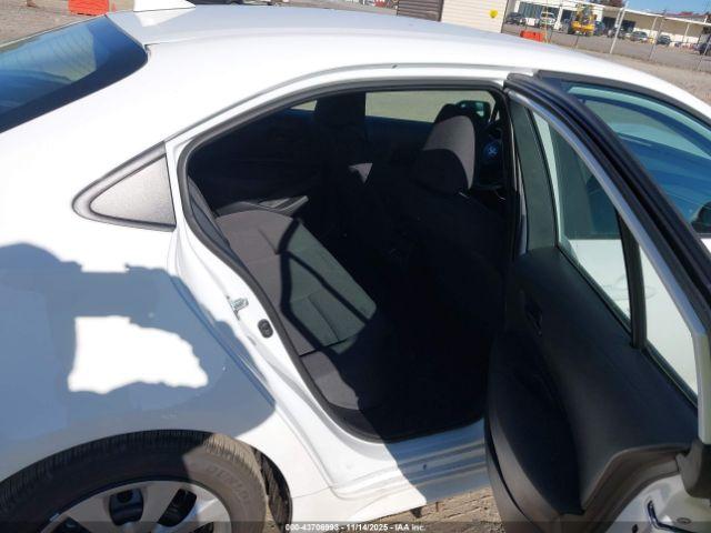 Toyota Corolla Le Image 6