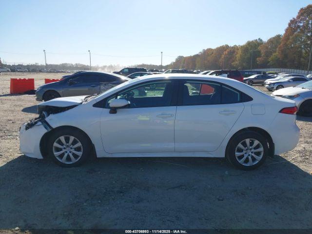 Toyota Corolla Le Image 13