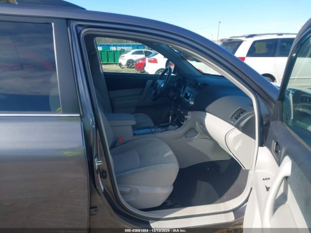 Toyota Highlander Base V6 Image 7