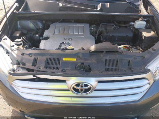 Toyota Highlander Base V6 Image 8