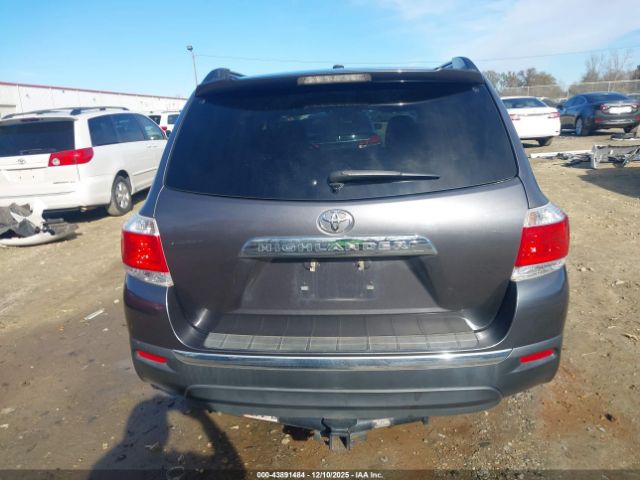 Toyota Highlander Base V6 Image 11