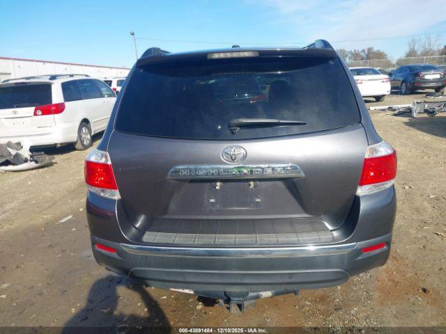 Toyota Highlander Base V6 Image 11