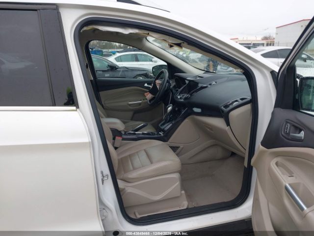 Ford Escape Titanium Image 16