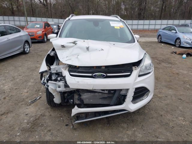 Ford Escape Titanium Image 2