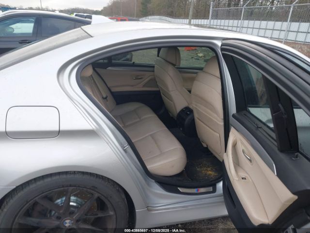 BMW 5 Series Image 8