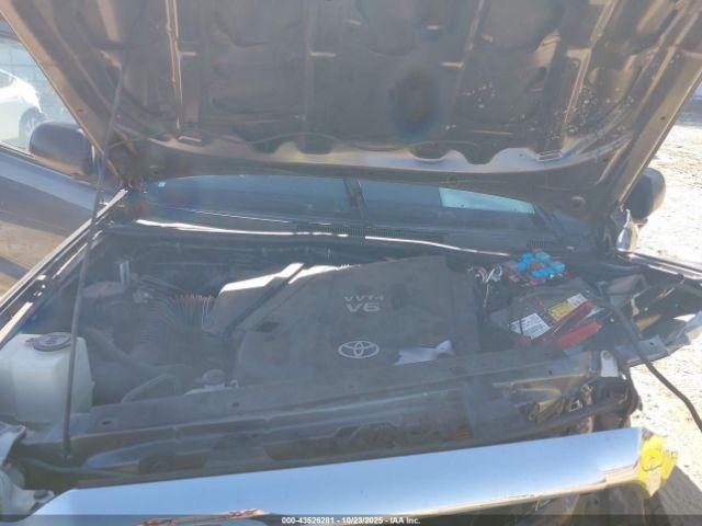 Toyota Tacoma Prerunner V6 Image 2