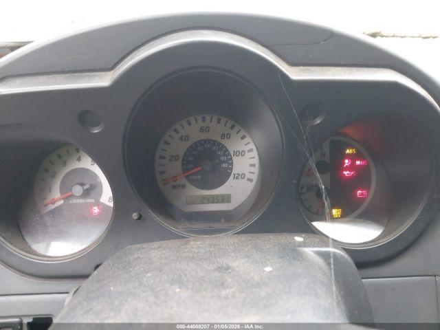 Nissan Frontier Xe Image 10