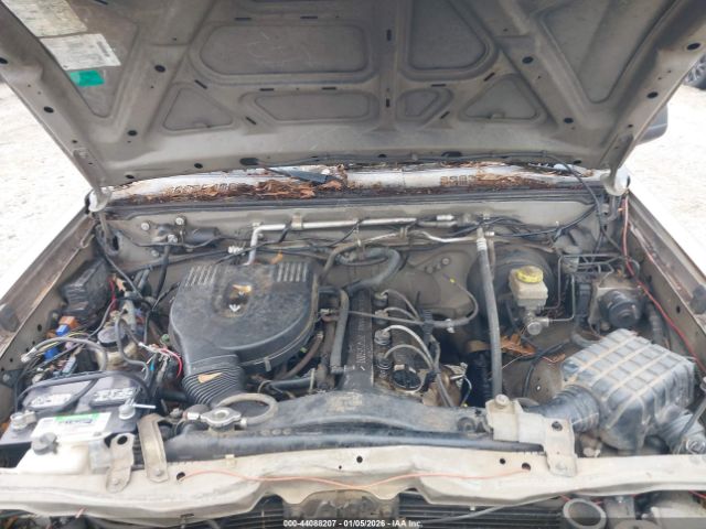 Nissan Frontier Xe Image 11