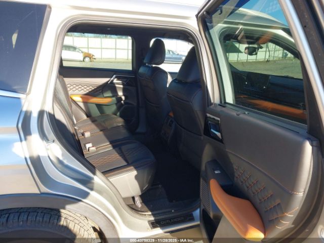 Mitsubishi Outlander Image 3