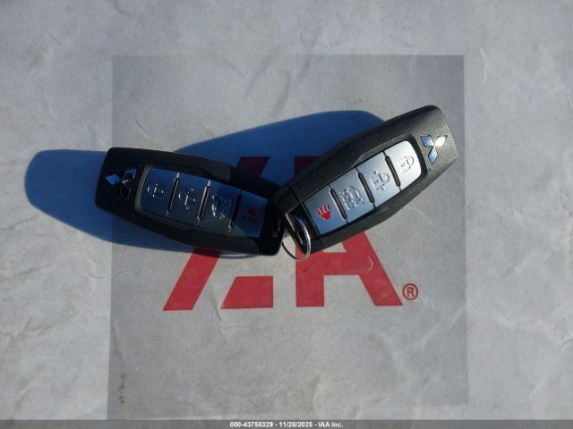 Mitsubishi Outlander Image 12