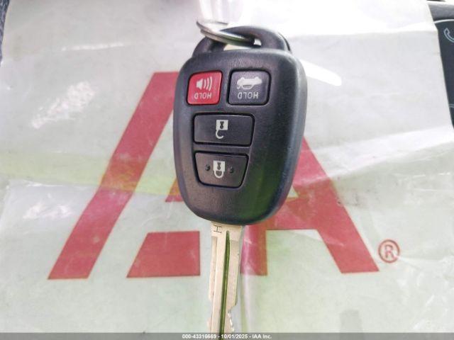 Toyota Corolla Le Image 10