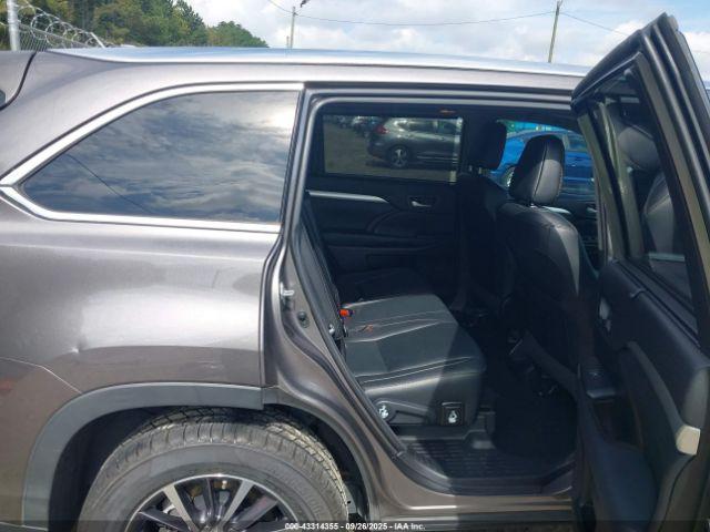 Toyota Highlander Xle Image 17