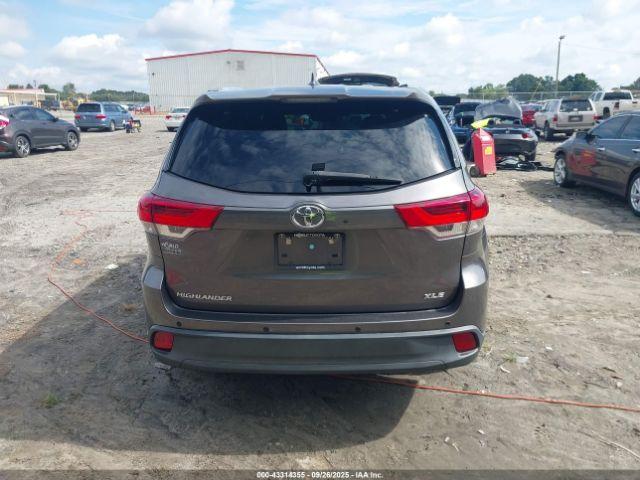 Toyota Highlander Xle Image 16